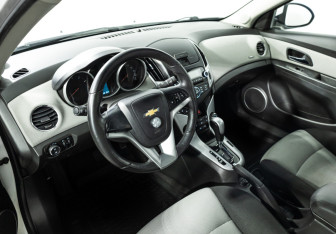 Подержанный автомобиль Chevrolet Cruze Sedan 2013 года (11 фото)