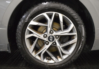 Подержанный автомобиль Hyundai Sonata 2023 года (9 фото)