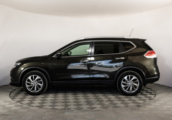 Подержанный автомобиль Nissan X-Trail 2016 года (8 фото)