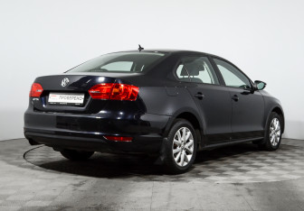 Подержанный автомобиль Volkswagen Jetta Sedan 2013 года (5 фото)