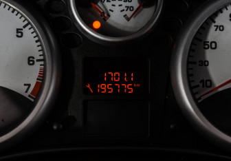 Подержанный автомобиль Peugeot 207 Hatchback 2008 года (15 фото)