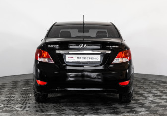 Подержанный автомобиль Hyundai Solaris Sedan 2011 года (6 фото)