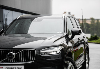 Подержанный автомобиль Volvo XC90 2020 года (2 фото)