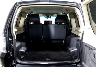 Подержанный автомобиль Mitsubishi Pajero 2015 года (26 фото)