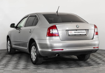 Подержанный автомобиль Skoda Octavia Liftback 2010 года (7 фото)