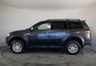 Подержанный автомобиль Mitsubishi Pajero Sport 2010 года (8 фото)