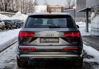 Подержанный автомобиль Audi Q7 2019 года (6 фото)