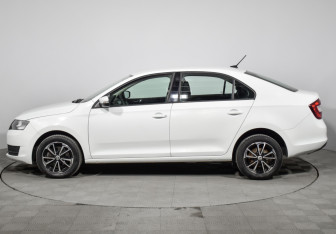 Подержанный автомобиль Skoda Rapid Liftback 2018 года (8 фото)