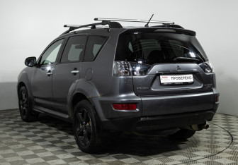Подержанный автомобиль Mitsubishi Outlander 2012 года (7 фото)