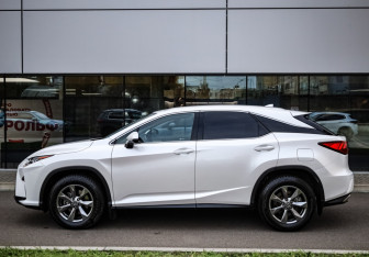 Подержанный автомобиль Lexus RX 2018 года (8 фото)