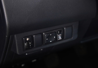 Подержанный автомобиль Nissan Tiida Hatchback 2008 года (14 фото)