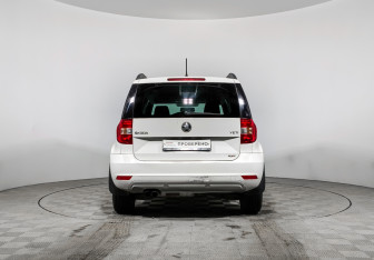 Подержанный автомобиль Skoda Yeti 2014 года (6 фото)