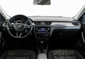 Подержанный автомобиль Skoda Rapid Liftback 2018 года (10 фото)
