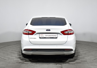 Подержанный автомобиль Ford Mondeo Sedan 2015 года (6 фото)