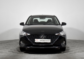 Подержанный автомобиль Hyundai Solaris Sedan 2020 года (2 фото)