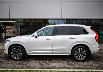 Подержанный автомобиль Volvo XC90 2022 года (8 фото)