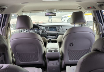 Подержанный автомобиль Kia Carnival 2019 года (16 фото)