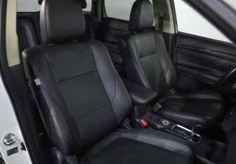 Подержанный автомобиль Mitsubishi Outlander 2016 года (23 фото)
