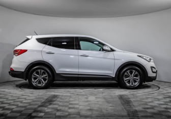 Подержанный автомобиль Hyundai Santa Fe 2012 года (4 фото)