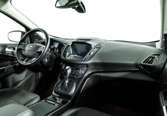 Подержанный автомобиль Ford Kuga 2017 года (9 фото)