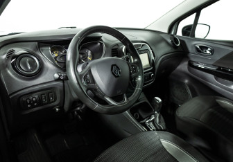 Подержанный автомобиль Renault Kaptur 2016 года (11 фото)