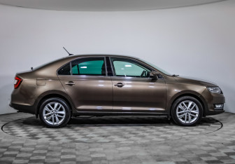Подержанный автомобиль Skoda Rapid Liftback 2019 года (4 фото)