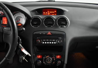 Подержанный автомобиль Peugeot 408 2013 года (16 фото)