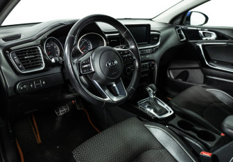 Подержанный автомобиль Kia Ceed Hatchback 2019 года (11 фото)