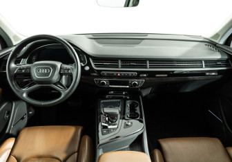 Подержанный автомобиль Audi Q7 2019 года (13 фото)