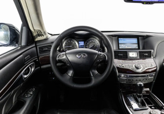 Подержанный автомобиль Infiniti M Sedan 2012 года (13 фото)