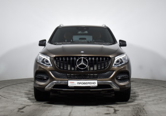 Подержанный автомобиль Mercedes-Benz GLE 2015 года (2 фото)