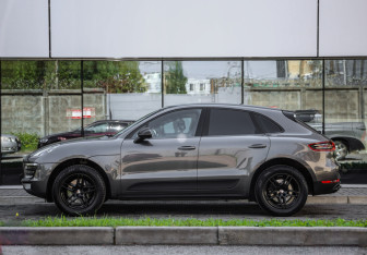 Подержанный автомобиль Porsche Macan 2018 года (9 фото)