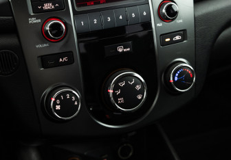 Подержанный автомобиль Kia Cerato Sedan 2010 года (15 фото)