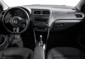 Подержанный автомобиль Volkswagen Polo Sedan 2012 года (14 фото)