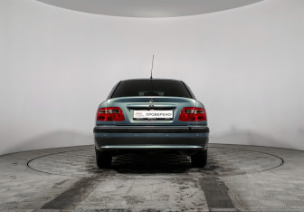 Подержанный автомобиль Mitsubishi Carisma Sedan 2003 года (6 фото)