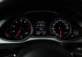 Подержанный автомобиль Audi A4 allroad 2015 года (12 фото)
