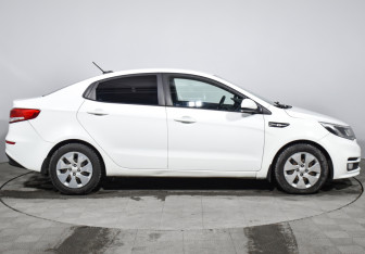 Подержанный автомобиль Kia Rio Sedan 2017 года (4 фото)
