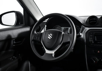 Подержанный автомобиль Suzuki Vitara 2016 года (15 фото)