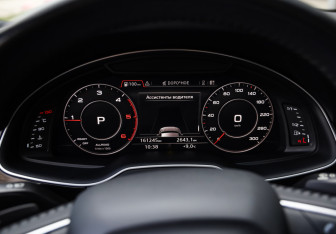 Подержанный автомобиль Audi Q7 2018 года (15 фото)