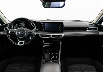 Подержанный автомобиль Kia K5 2021 года (12 фото)