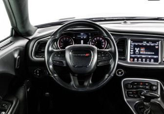 Подержанный автомобиль Dodge Challenger 2020 года (18 фото)