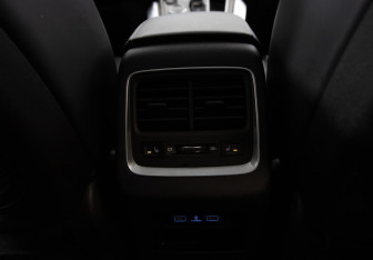 Подержанный автомобиль Geely Atlas Pro 2024 года (25 фото)