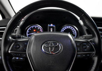 Подержанный автомобиль Toyota Camry Sedan 2018 года (19 фото)