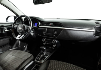 Подержанный автомобиль Kia Rio Hatchback 2020 года (9 фото)