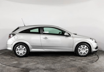 Подержанный автомобиль Opel Astra Hatchback 2010 года (4 фото)