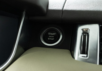 Подержанный автомобиль Land Rover Range Rover Sport 2017 года (23 фото)