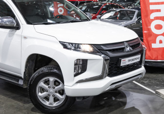 Подержанный автомобиль Mitsubishi L200 2022 года (7 фото)