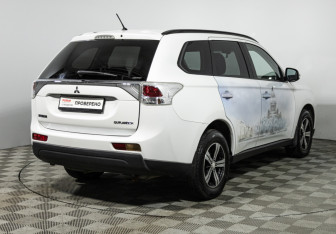 Подержанный автомобиль Mitsubishi Outlander 2012 года (5 фото)
