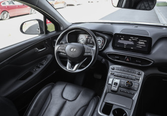 Подержанный автомобиль Hyundai Santa Fe 2022 года (13 фото)