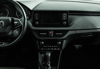 Подержанный автомобиль Skoda Rapid Liftback 2020 года (14 фото)